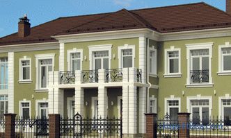 Декоративна декорация на ъглите на фасадата, руста от камък и съвременни материали в дизайна на ъглите на къщата