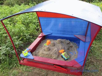 Всичко за детските пясъчници с покрив и тяхното изграждане на терен